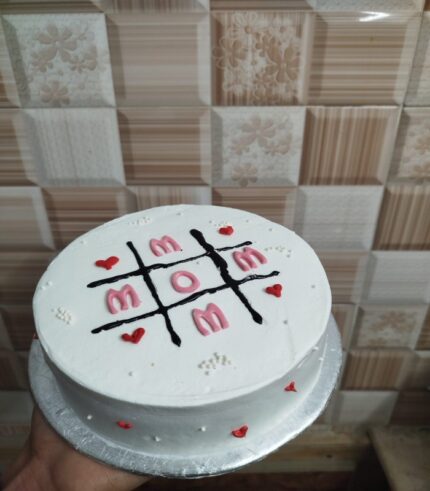 Delicious MOM Love Cake decorated with MOM letters, ideal gift cake for mothers