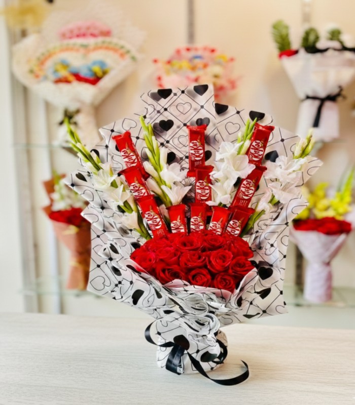 KitKat Love Bouquet – Red Roses & Chocolate Gift