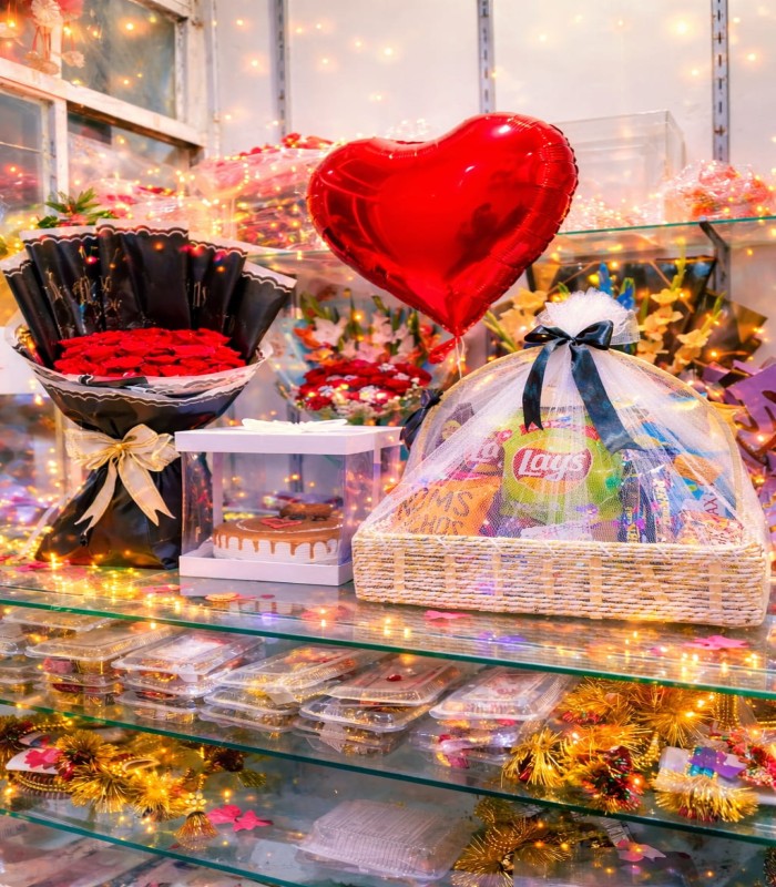 Luxury Love Gift Hamper with Roses & Heart Balloon Luxury Love Gift Hamper with Roses & Heart Balloon - Image 1